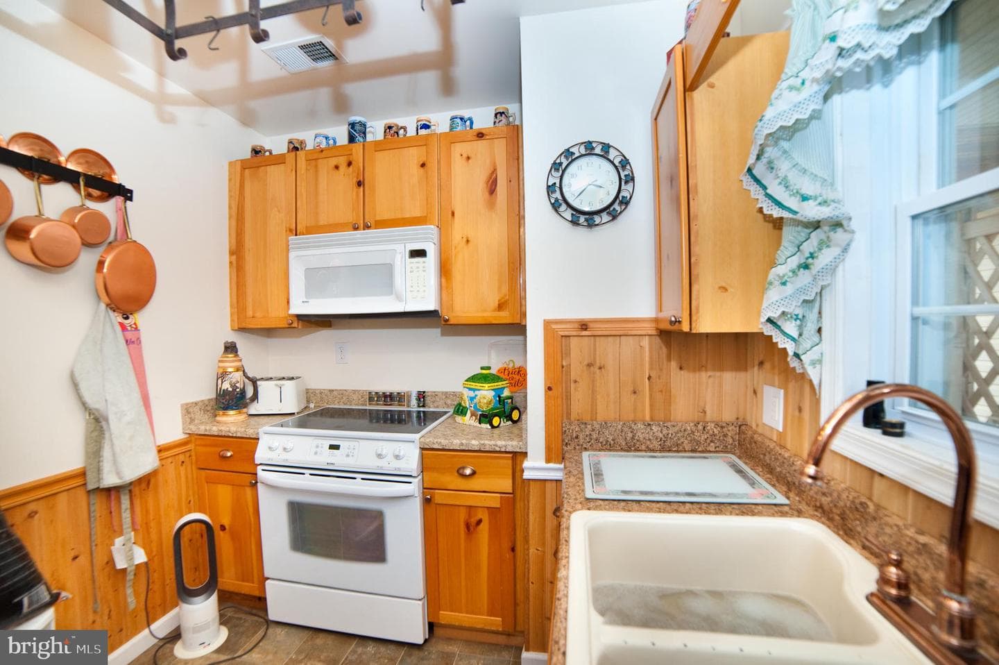 590 Carlyle Road photo 26