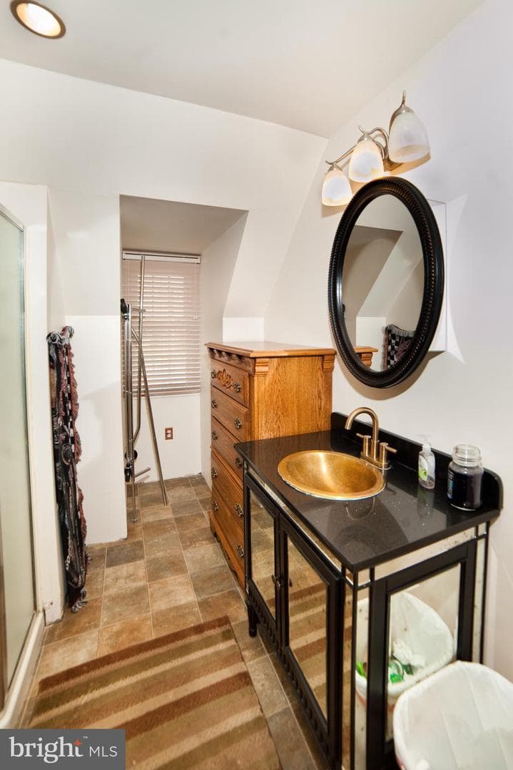 590 Carlyle Road photo 30