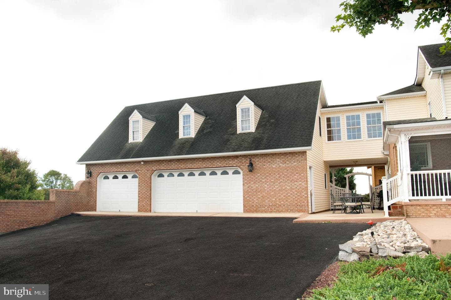 590 Carlyle Road photo 5