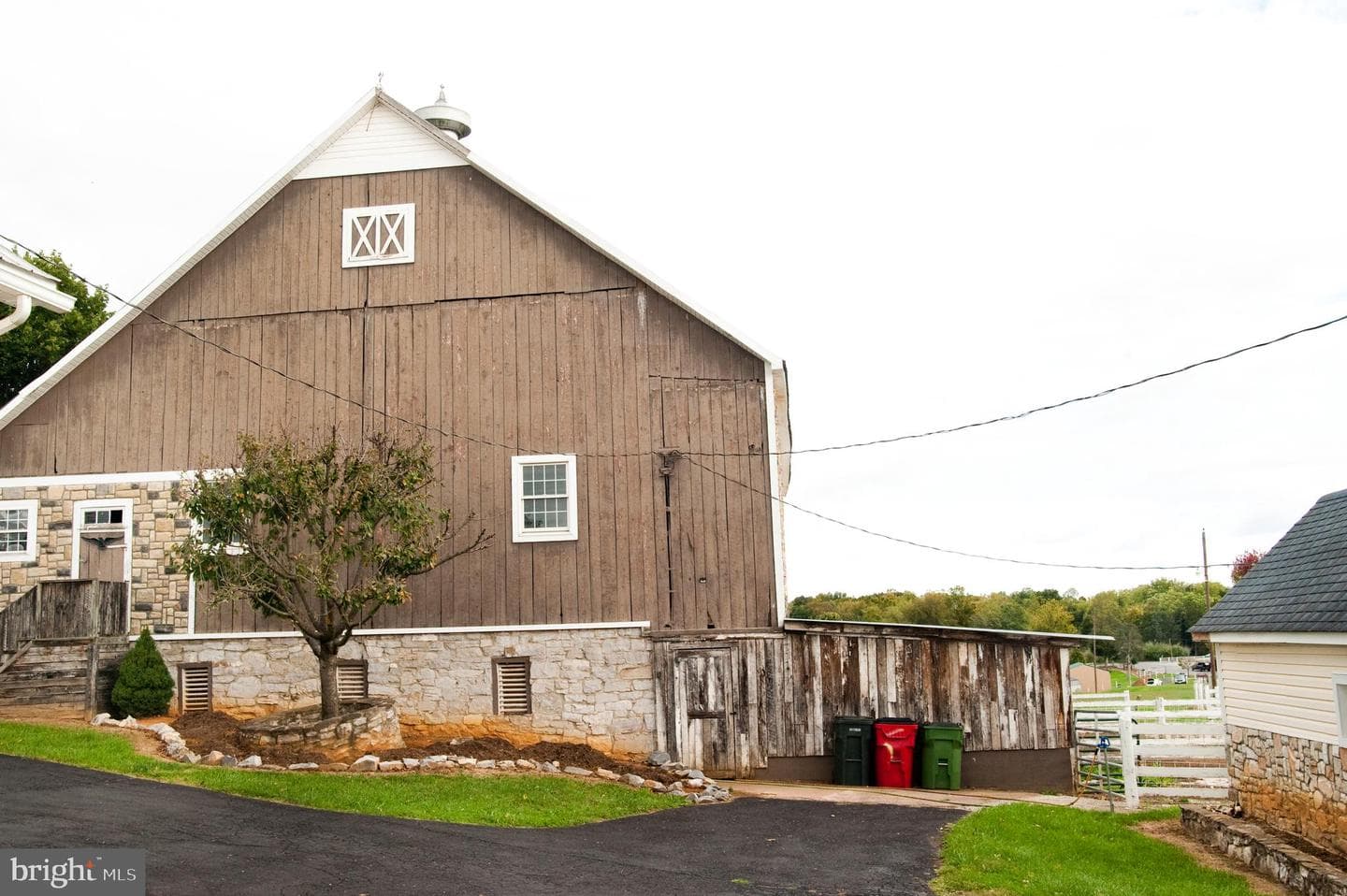 590 Carlyle Road photo 50