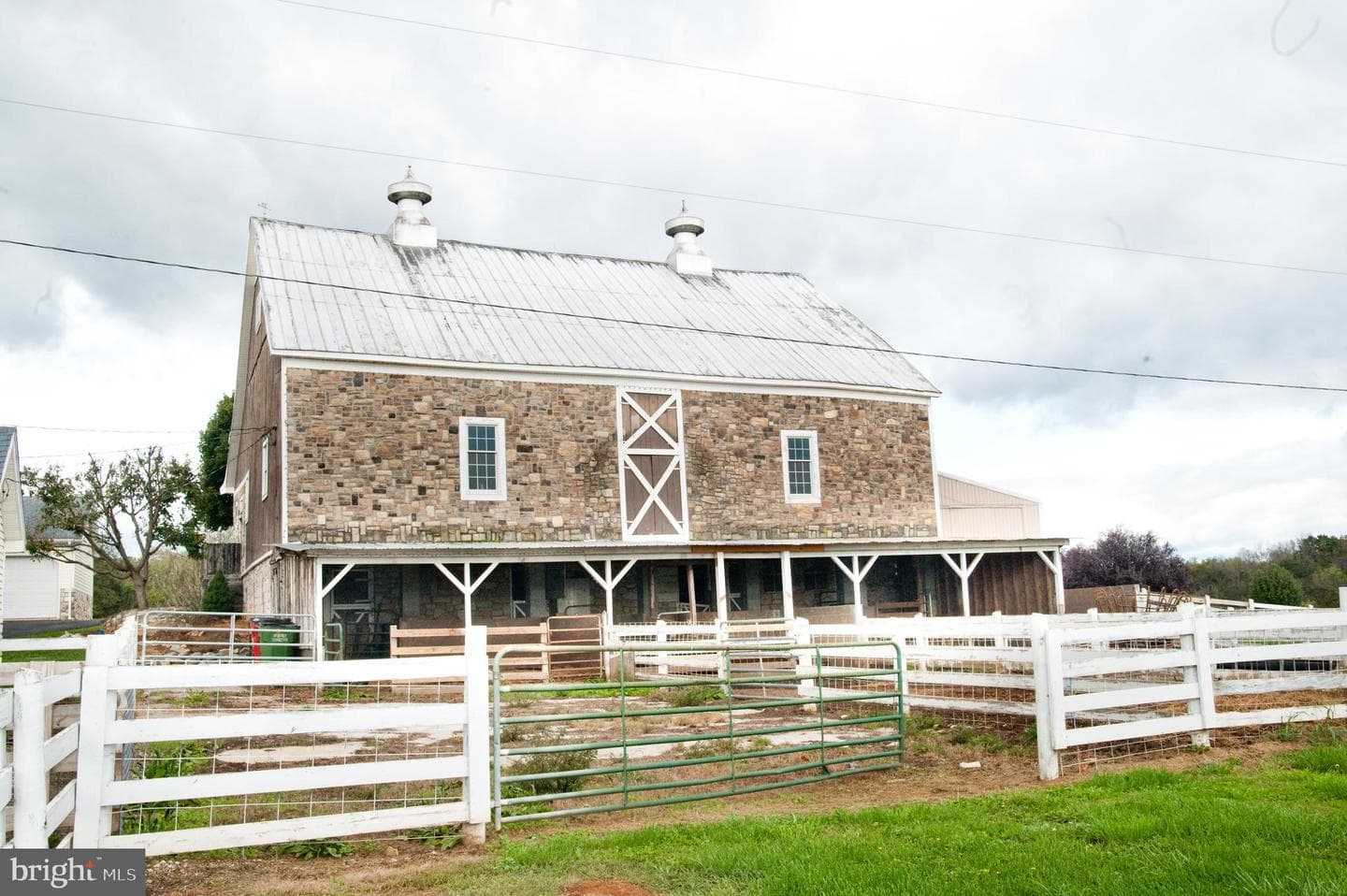 590 Carlyle Road photo 52