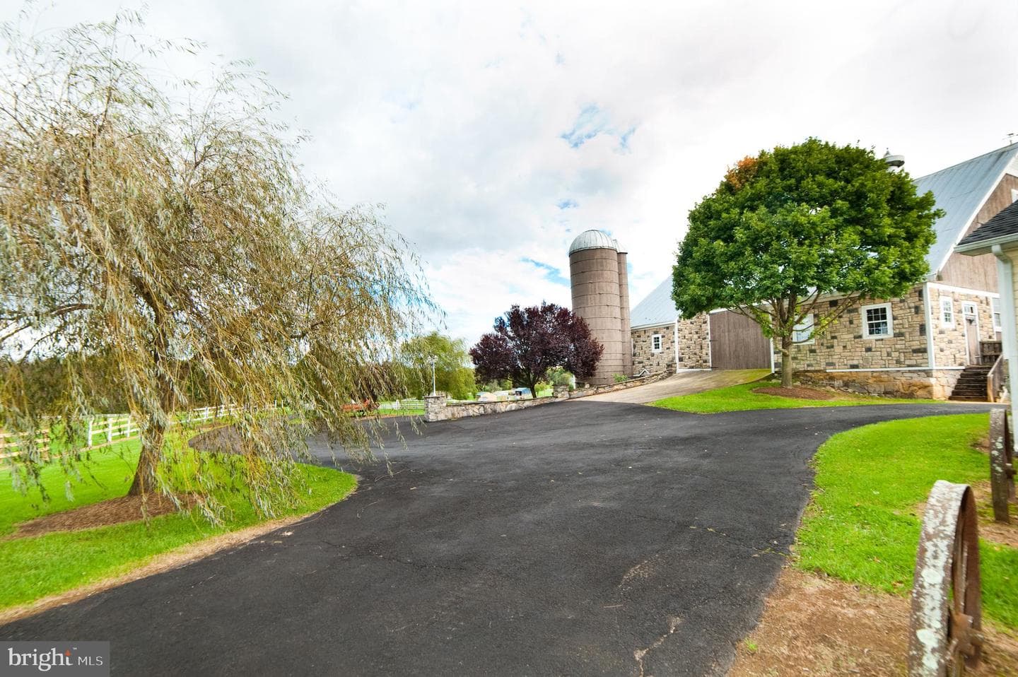 590 Carlyle Road photo 54