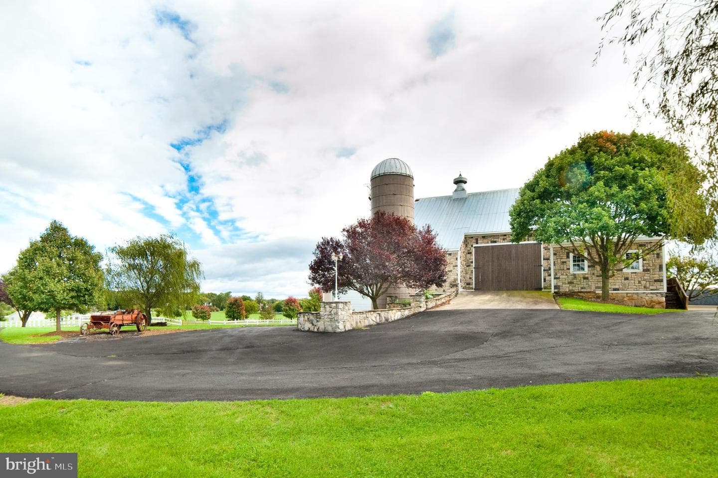 590 Carlyle Road photo 55