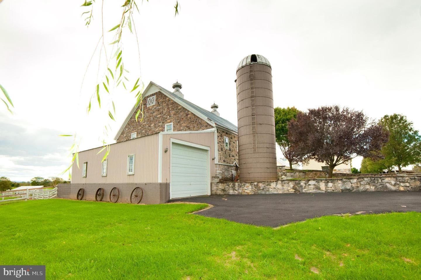 590 Carlyle Road photo 56