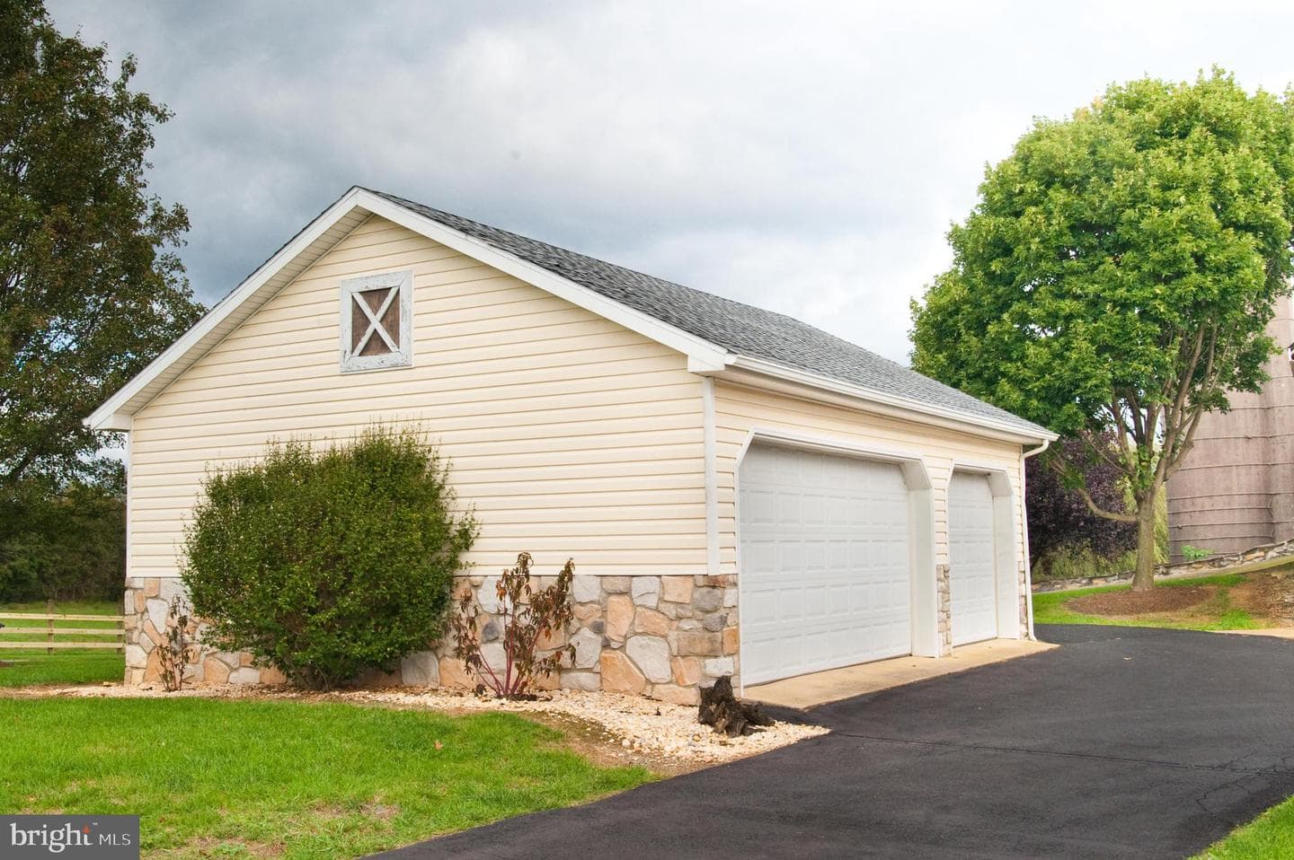 590 Carlyle Road photo 63