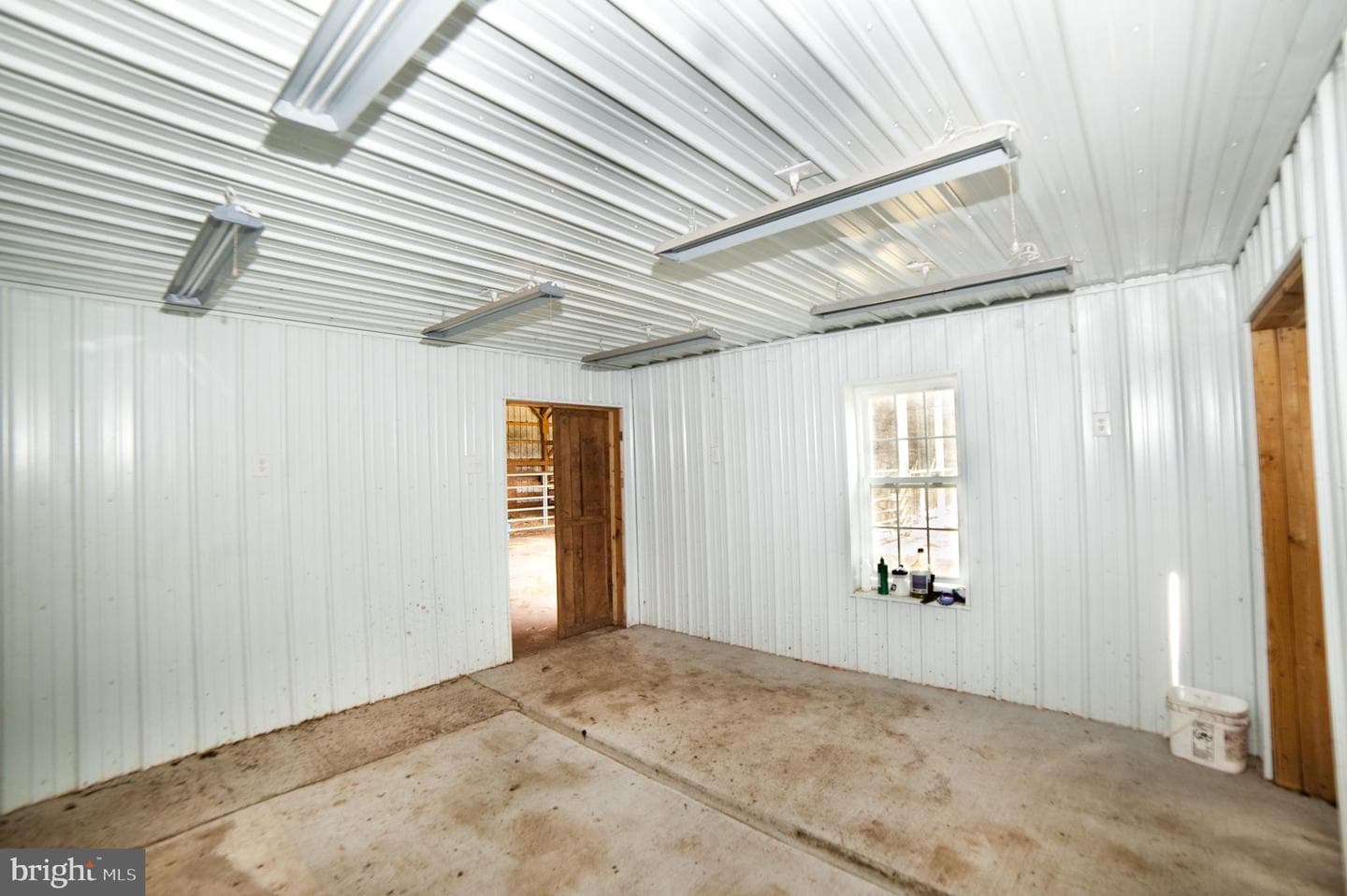 590 Carlyle Road photo 73