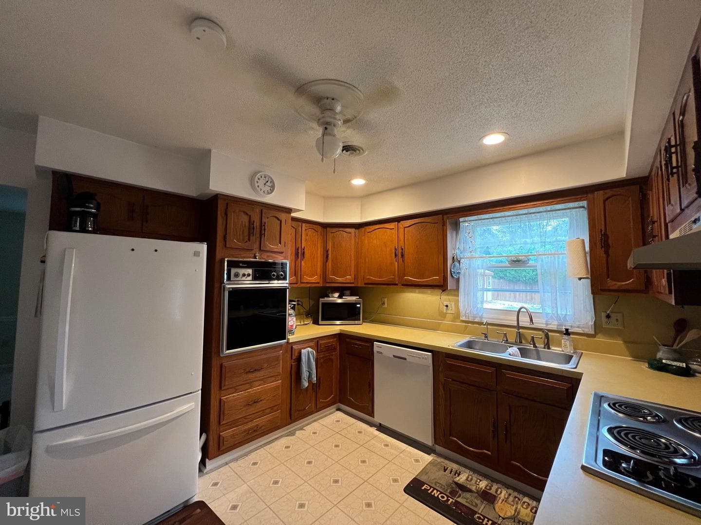 905 Hillcrest Drive photo 18