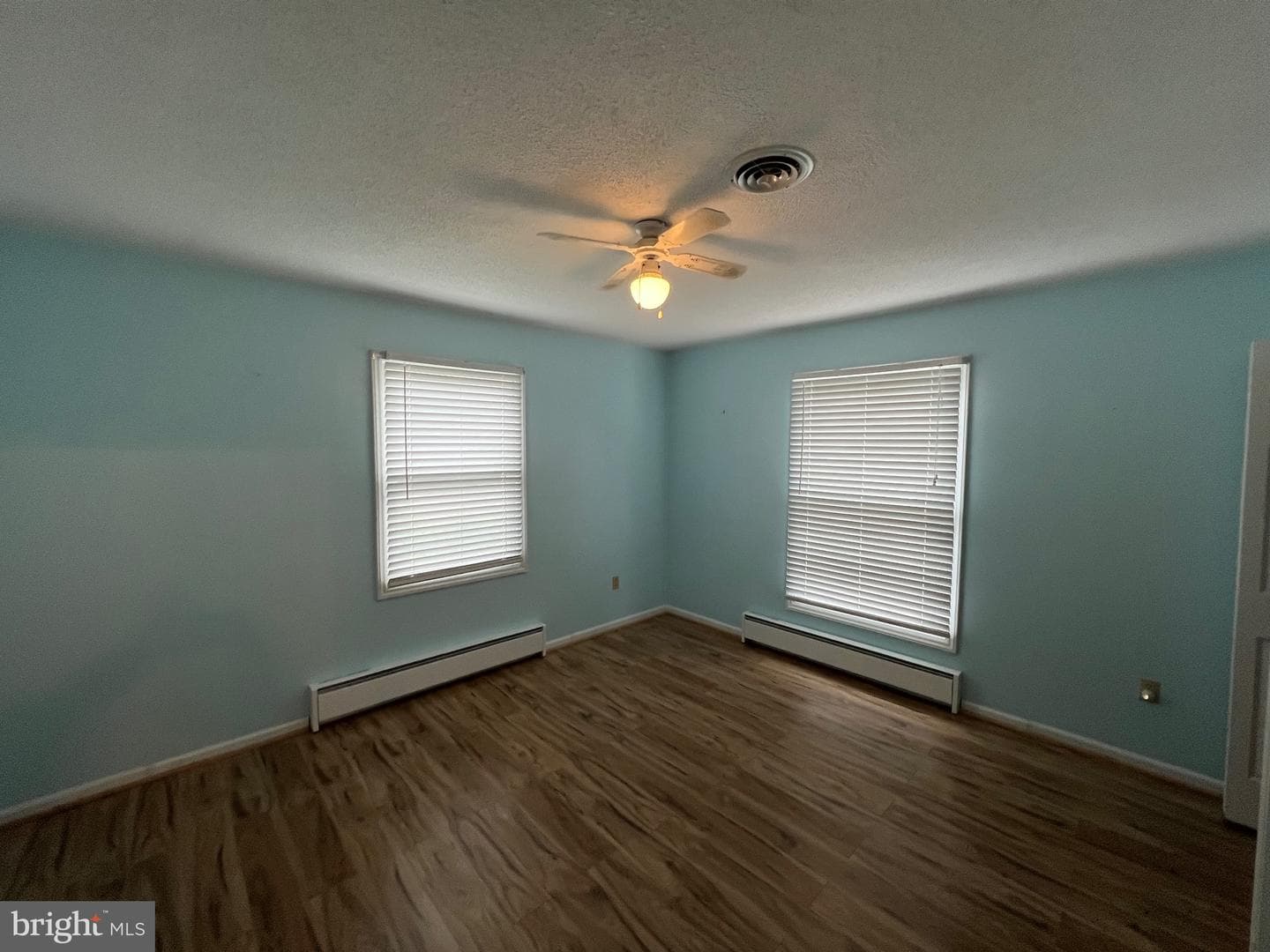 905 Hillcrest Drive photo 24