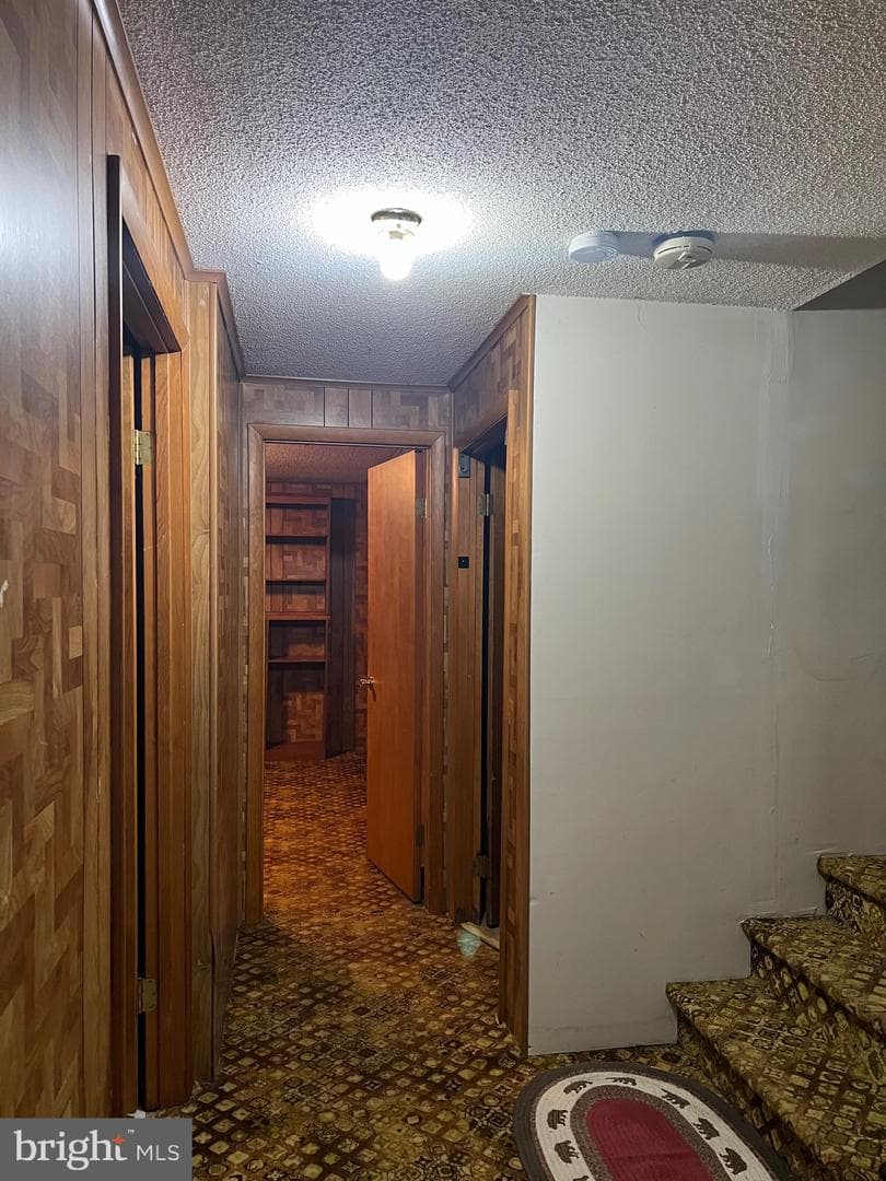905 Hillcrest Drive photo 32