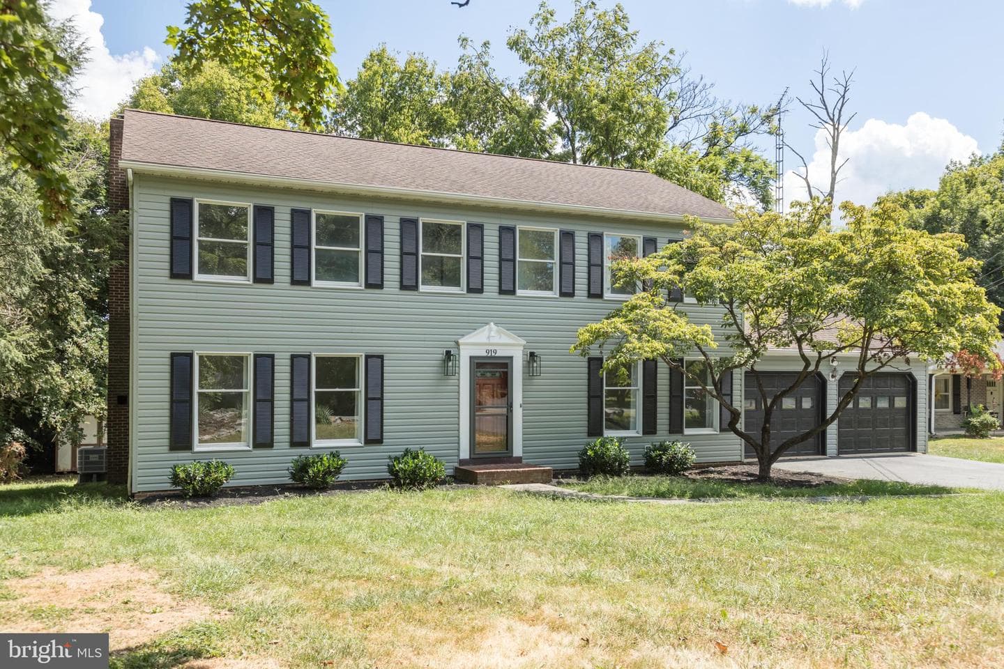 919 Hillcrest photo 36