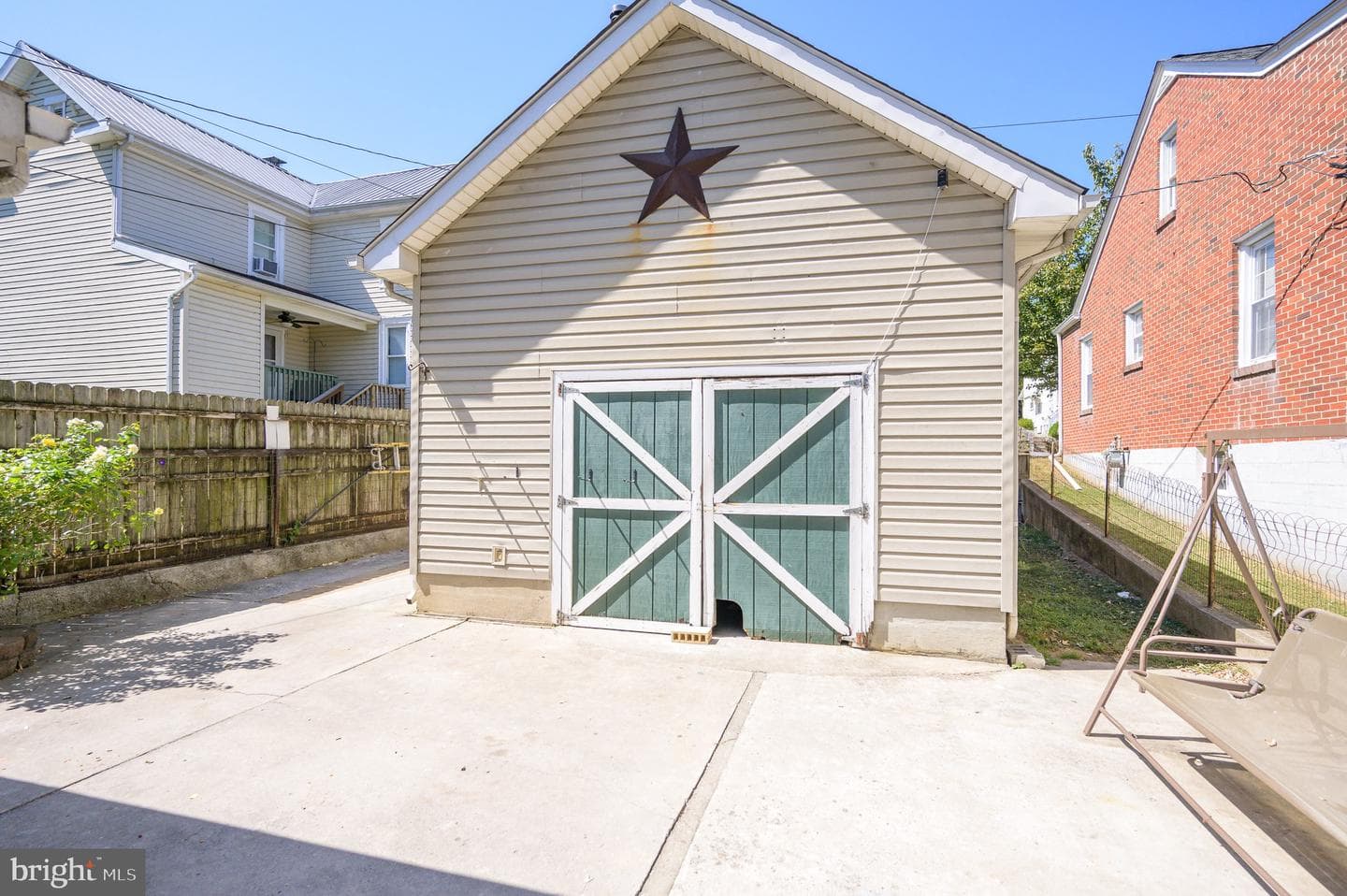 485 Porter Avenue photo 16