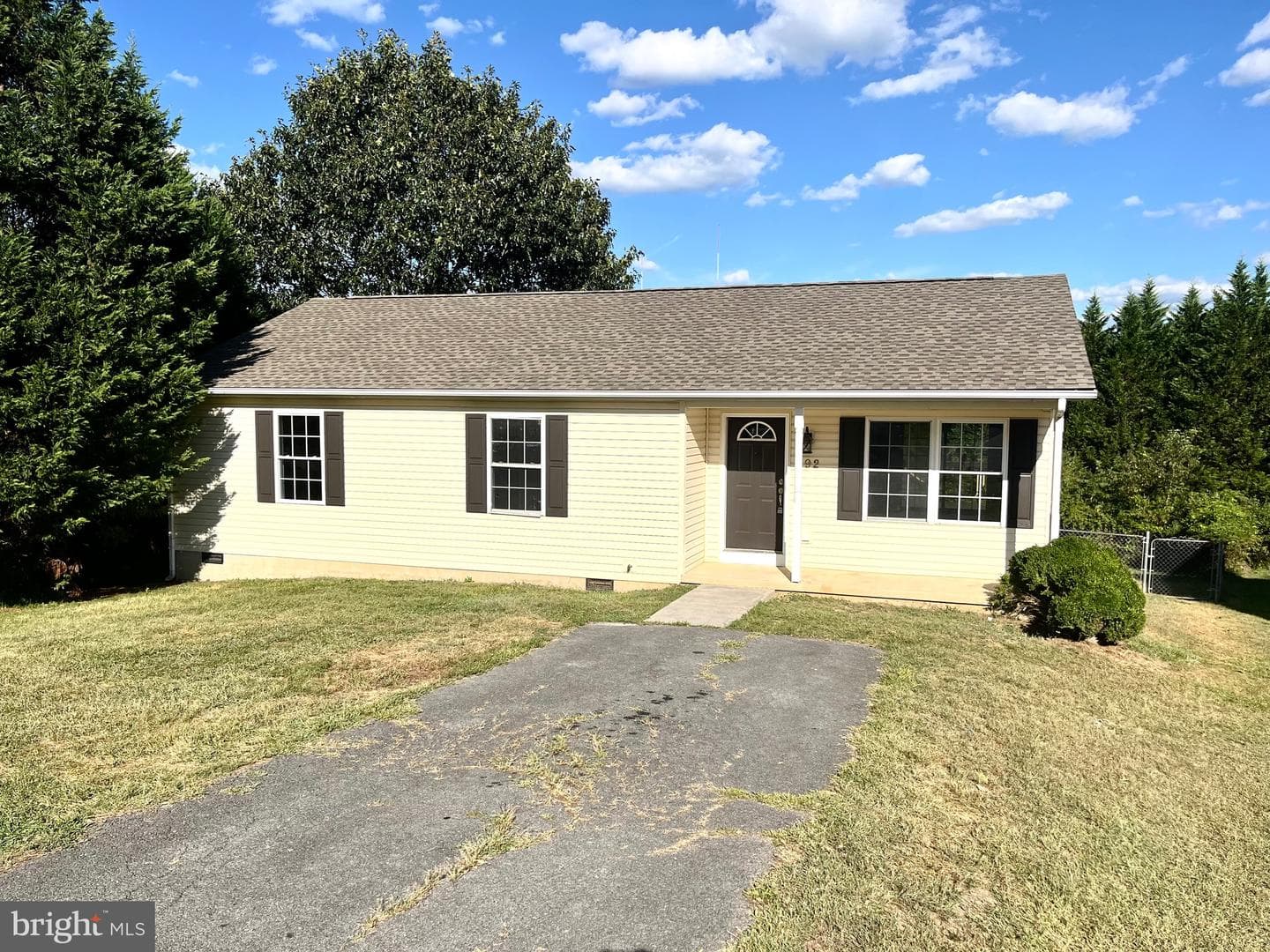 392 Grove Farm Lane photo 2