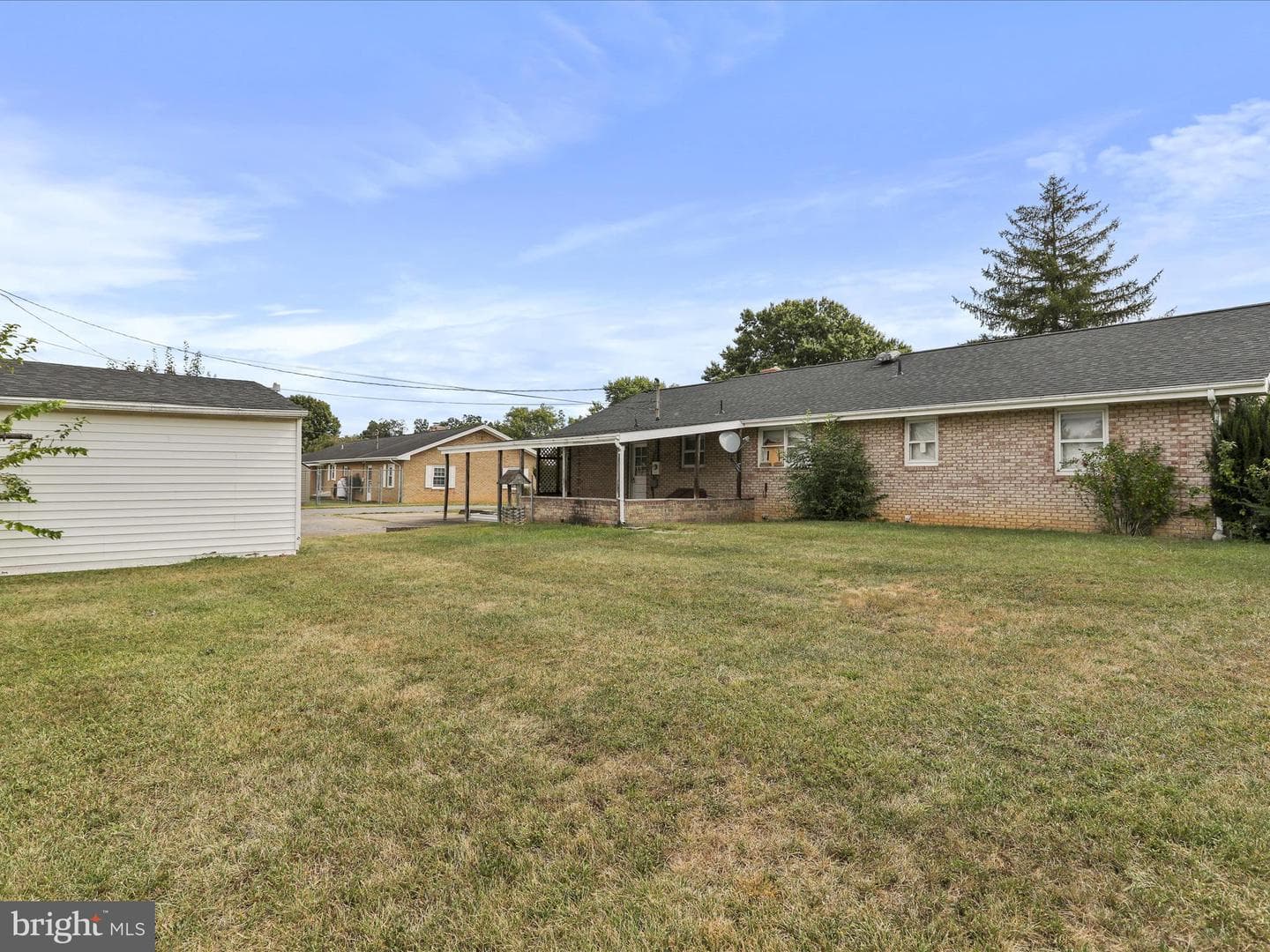 523 Richard Street photo 32