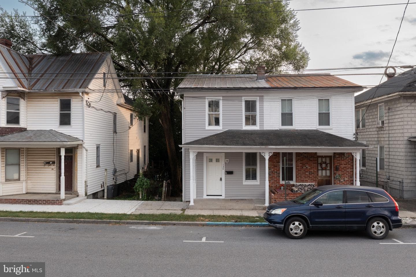 130 E John Street photo 3