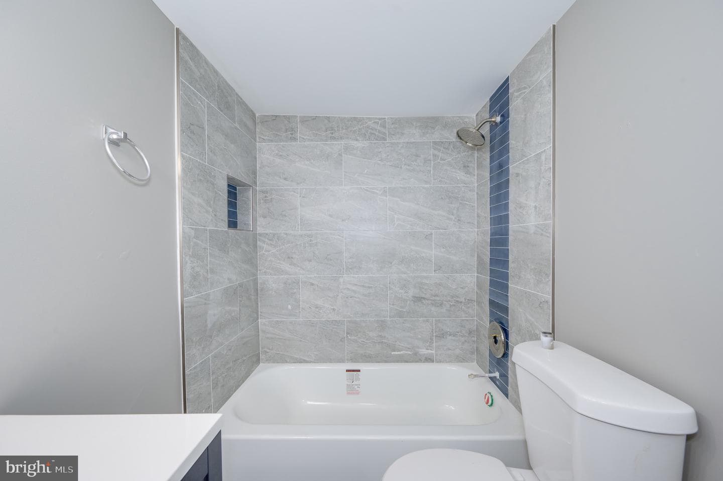211 E Liberty Street photo 36