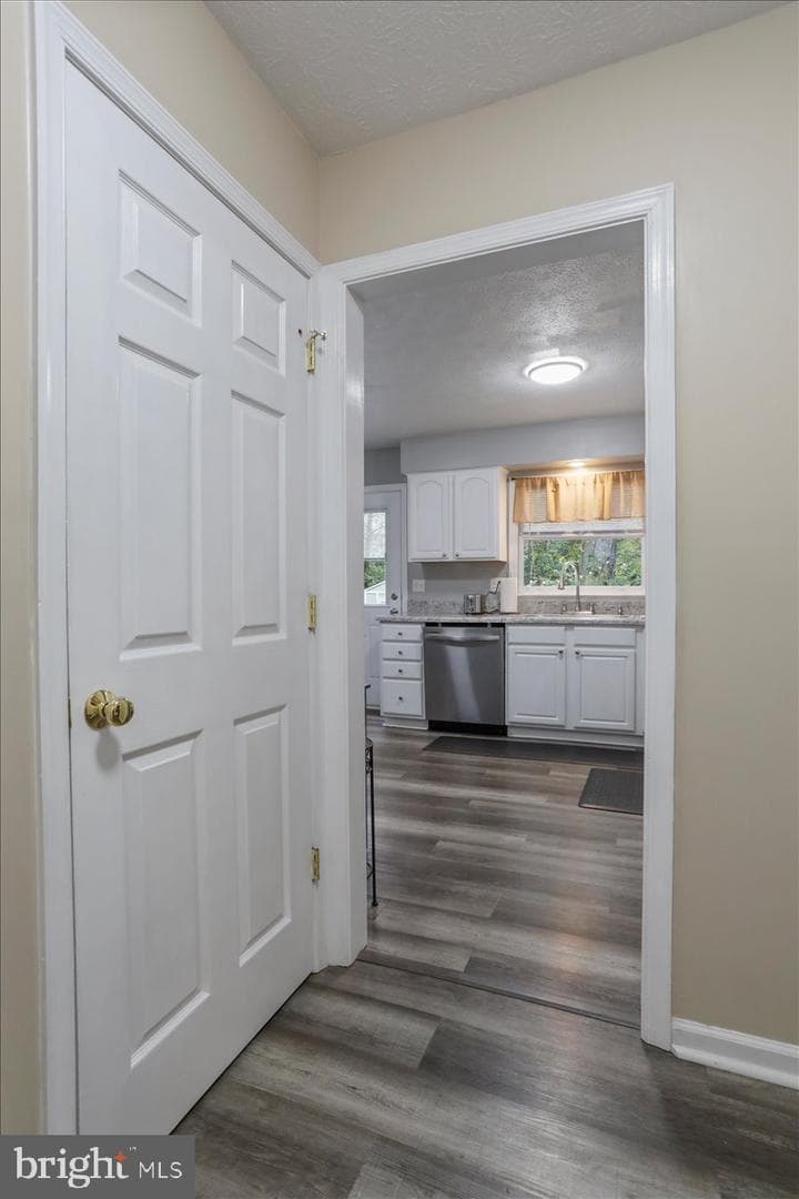 402 Tanbridge Drive photo 16