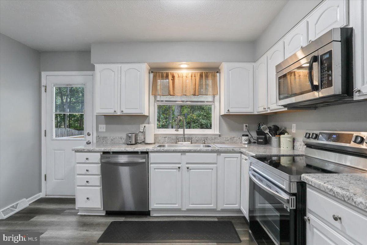 402 Tanbridge Drive photo 7