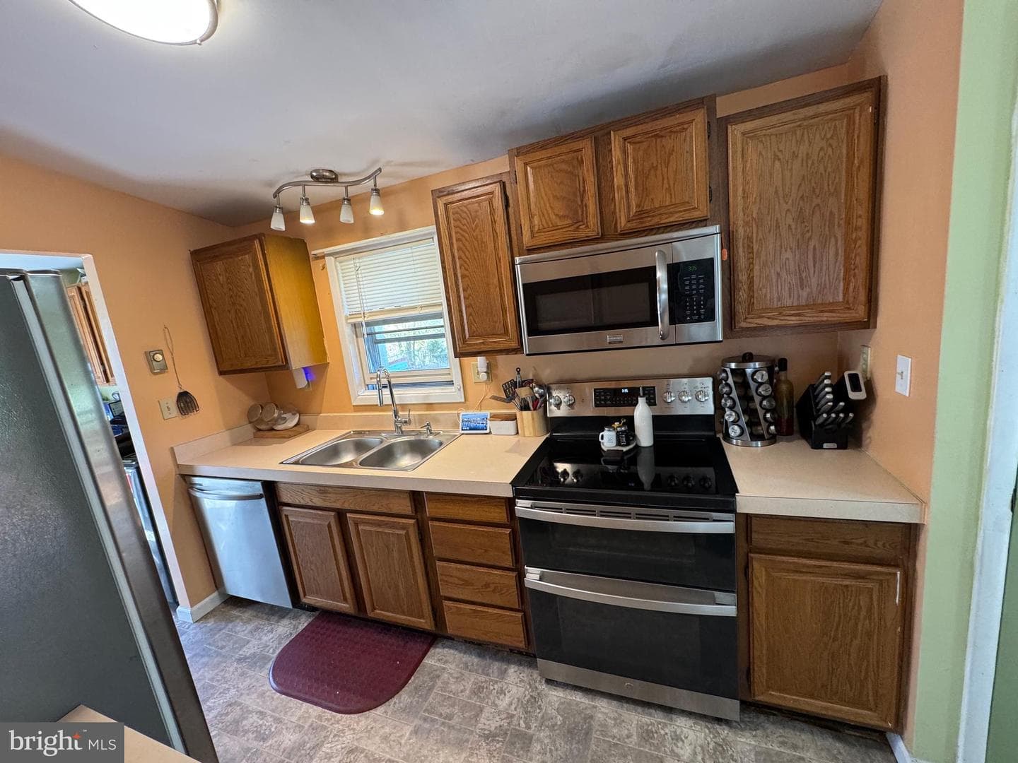 382 Fegan Road photo 16