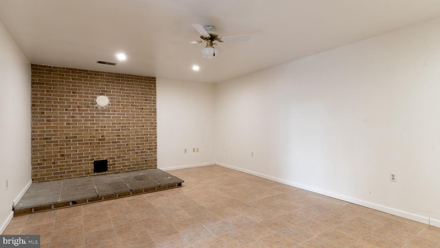 392 Clifford Drive photo 26