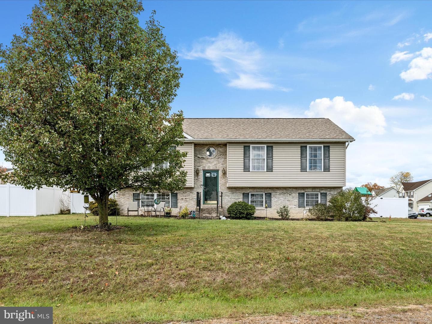 335 Ford Circle photo 2