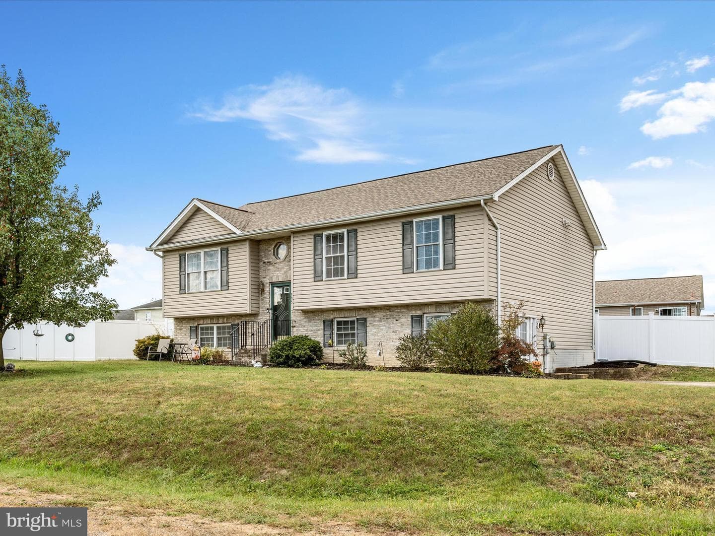335 Ford Circle photo 4