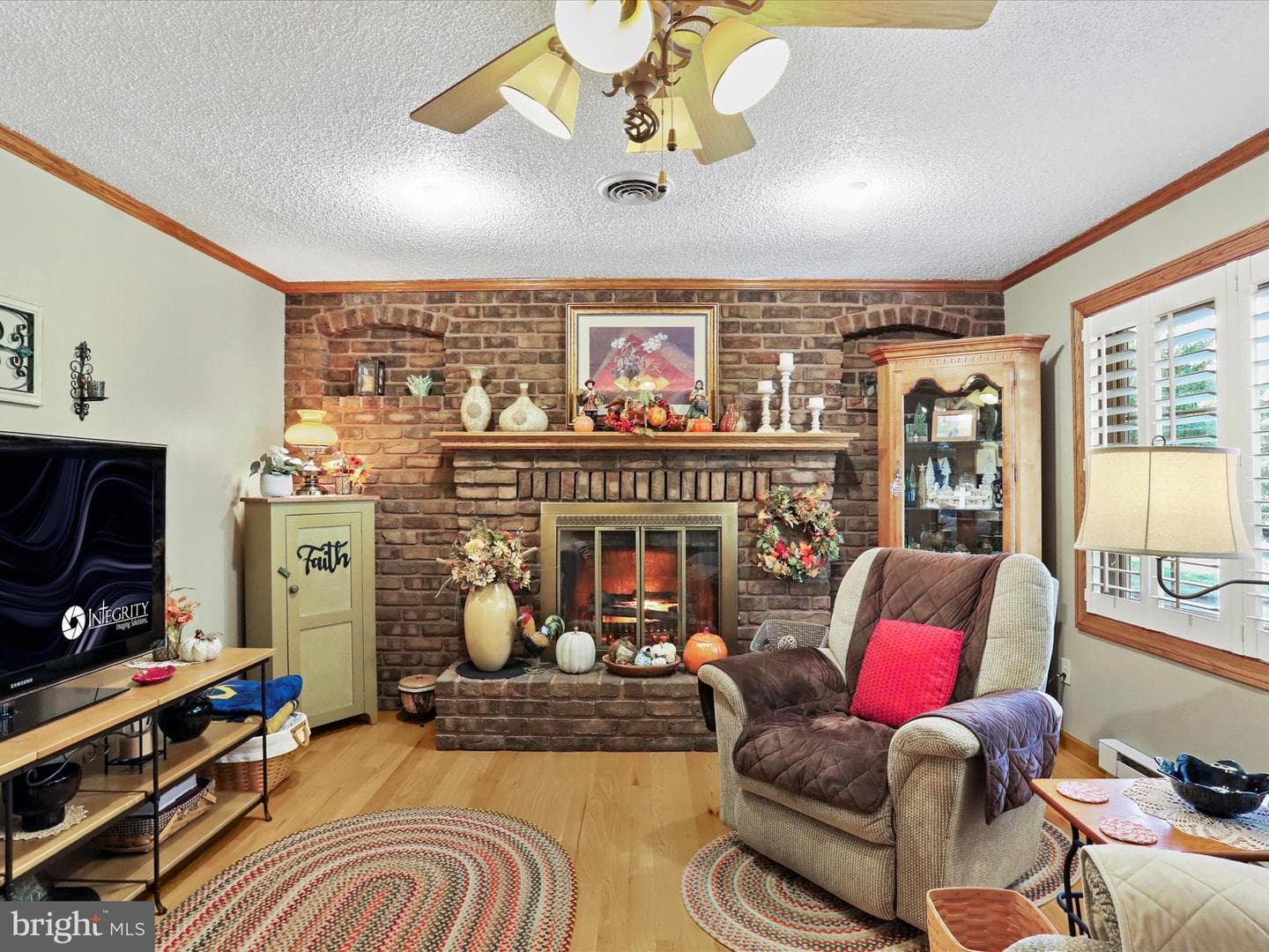 647 Mimosa Drive photo 7