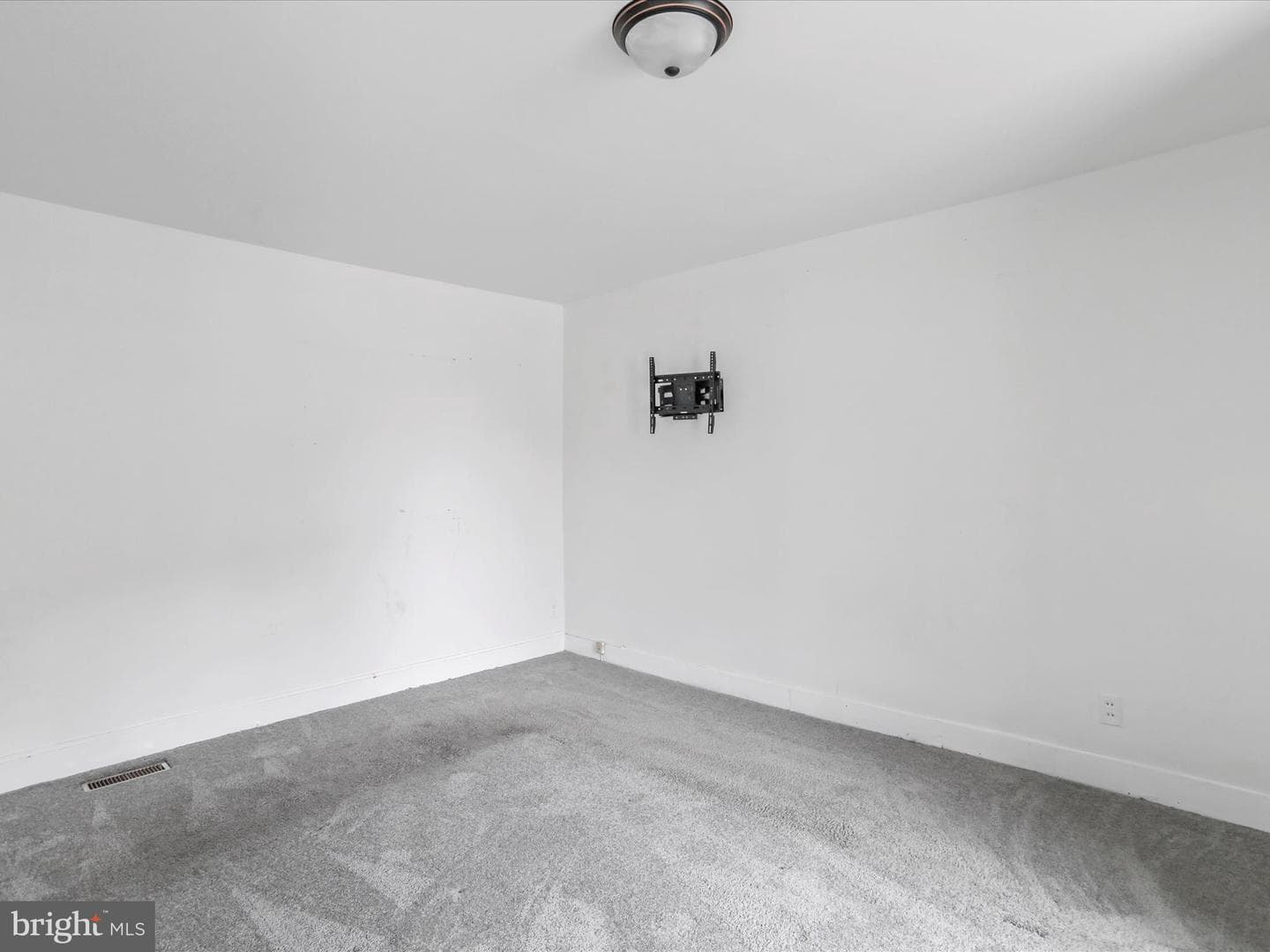 135 Woodbury Avenue photo 10