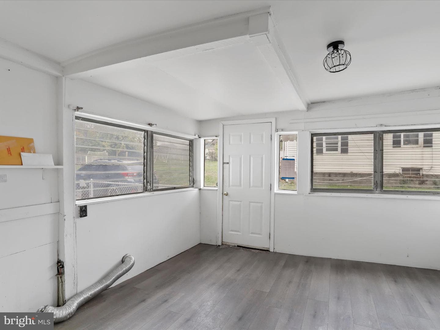135 Woodbury Avenue photo 16