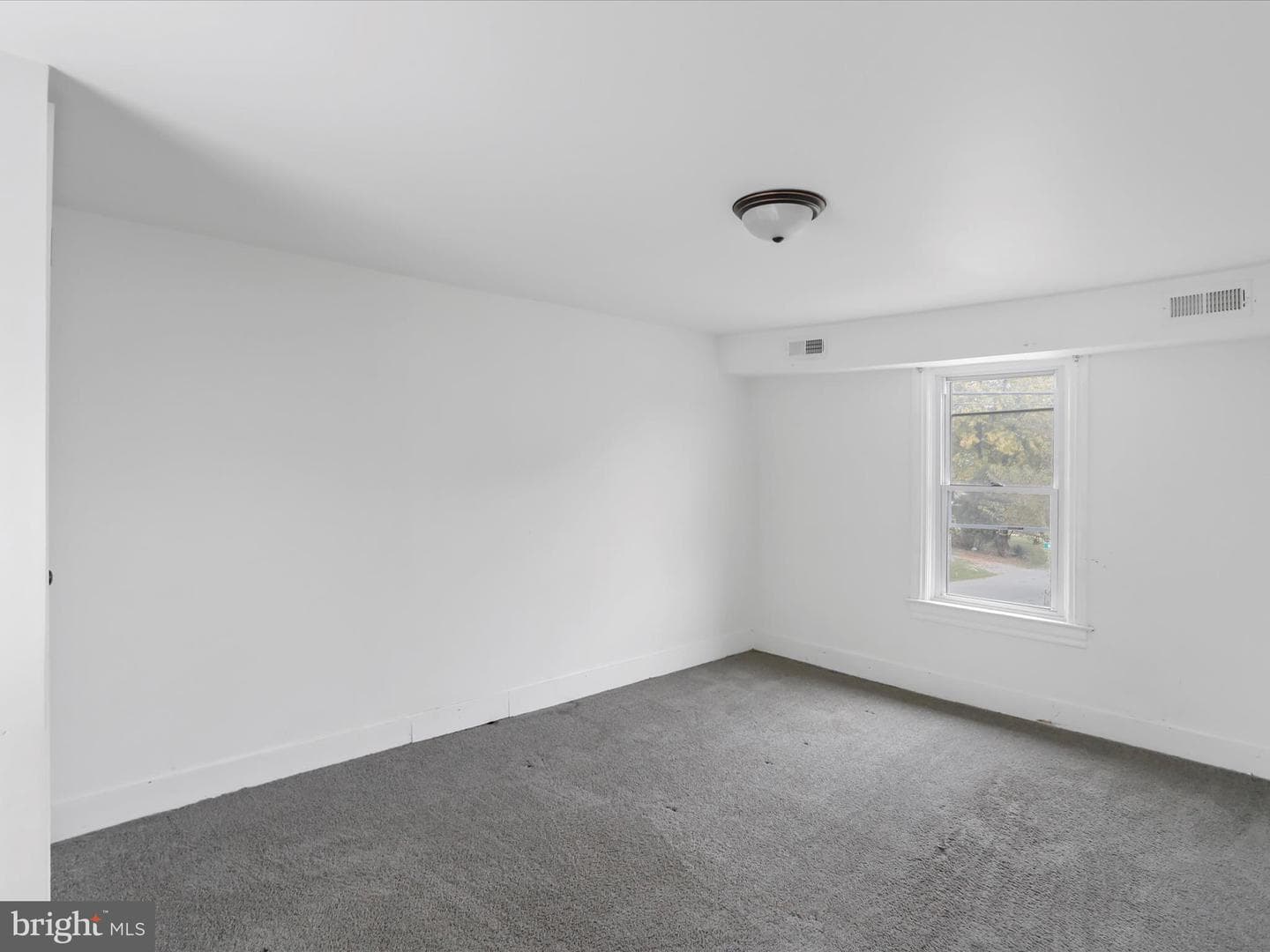 135 Woodbury Avenue photo 19
