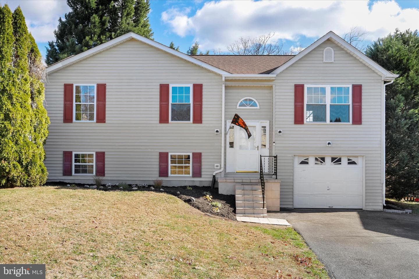151 Farm Pond Lane photo 2