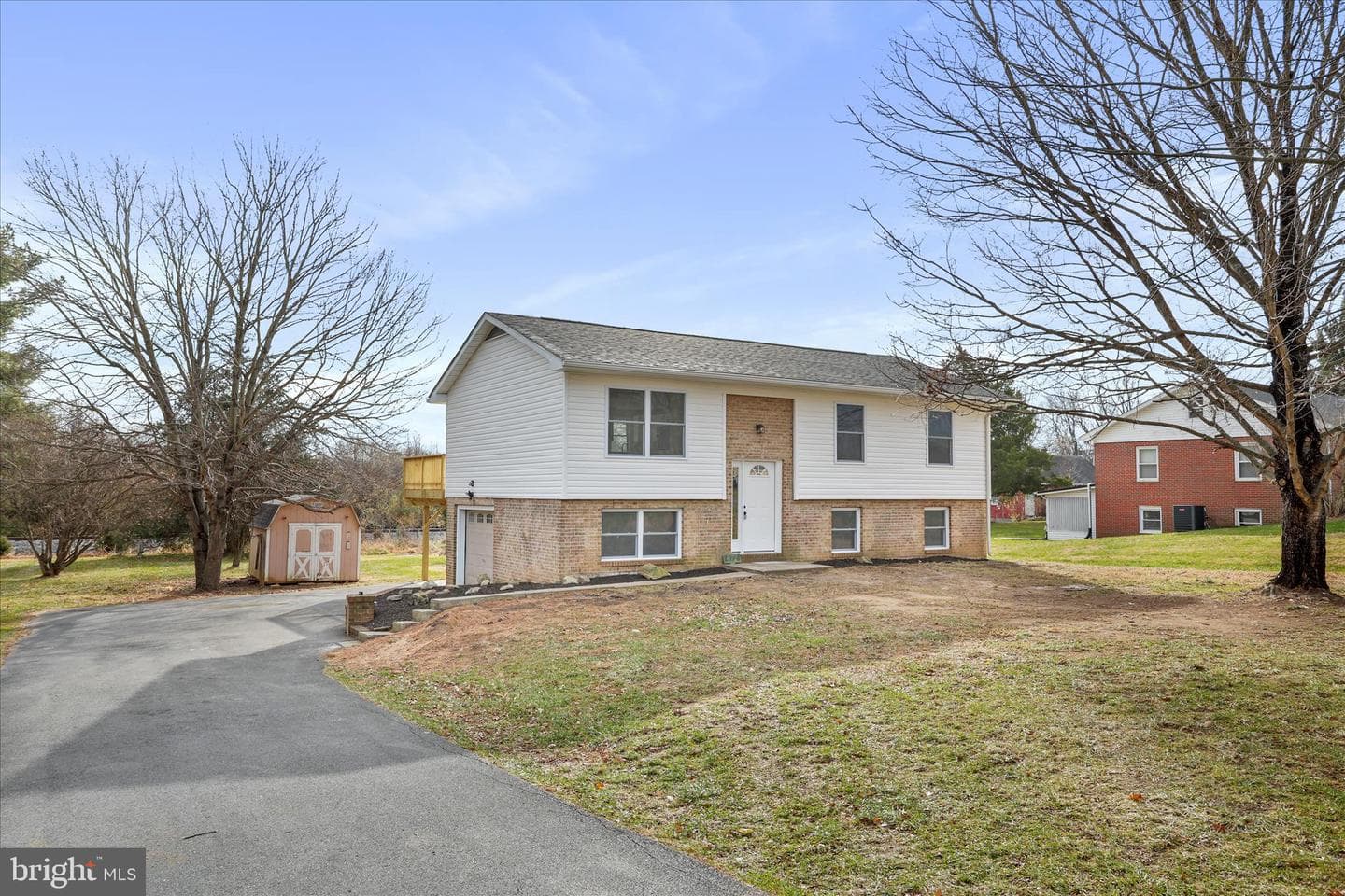 672 Montmorency Drive photo 4