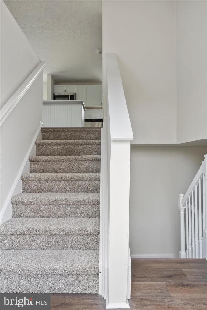 672 Montmorency Drive photo 5
