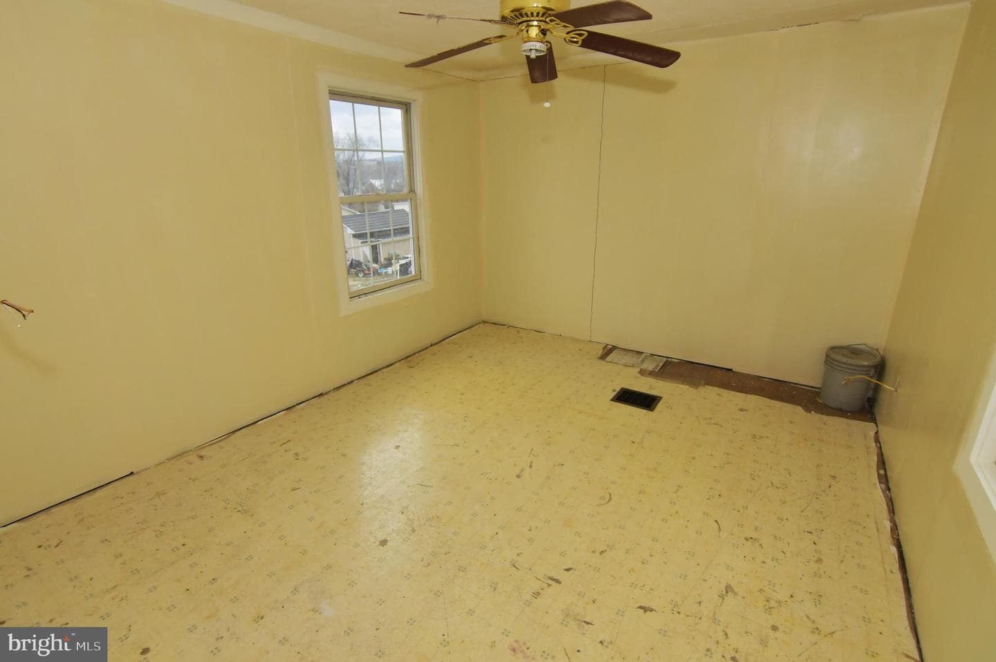 526 N High St photo 11