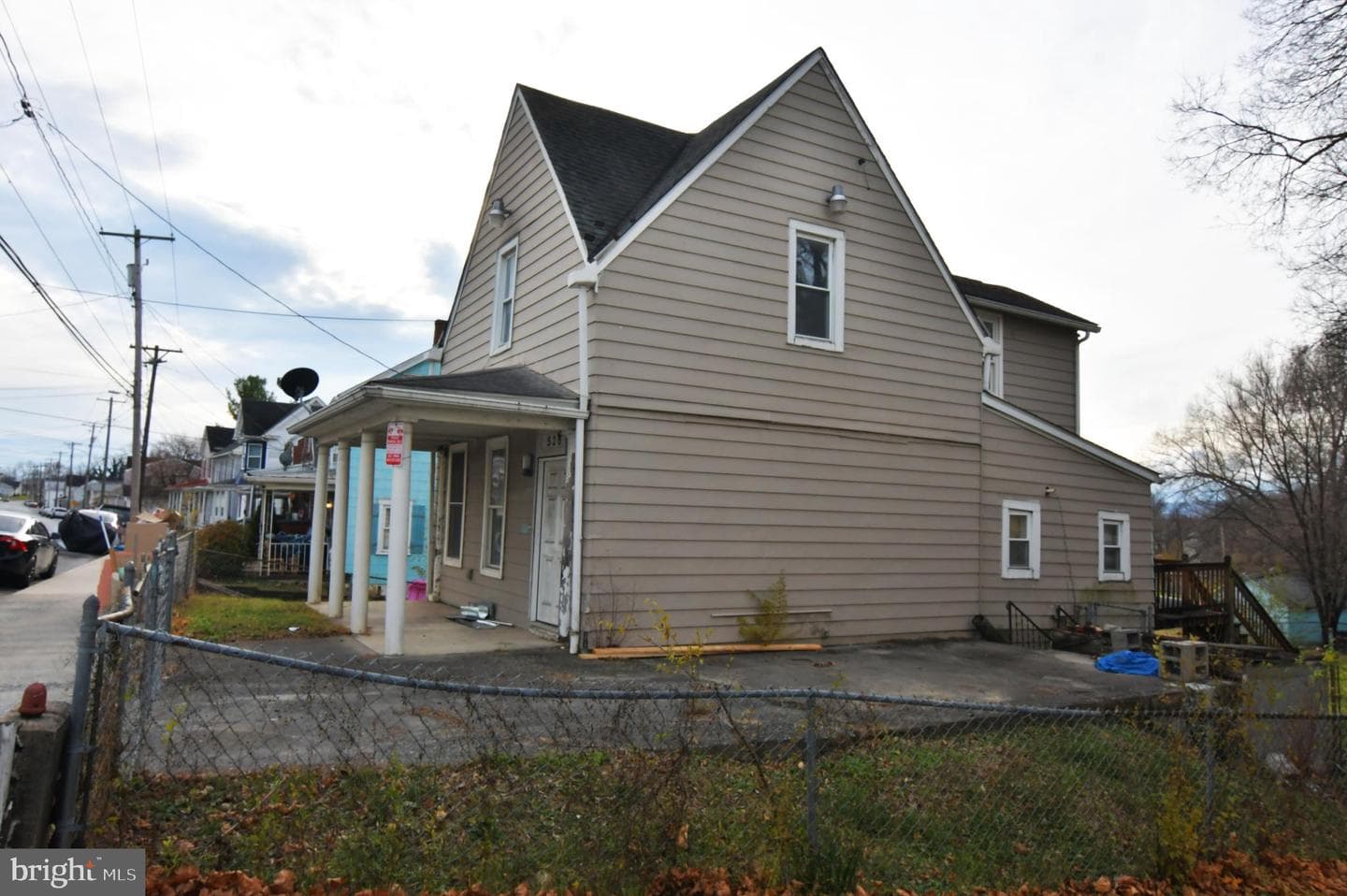 526 N High St photo 2