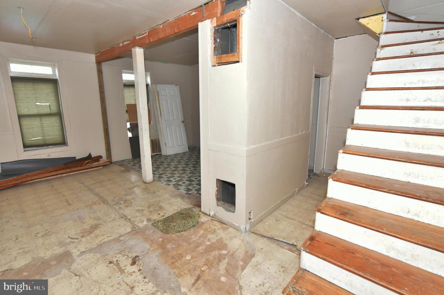 526 N High St photo 6