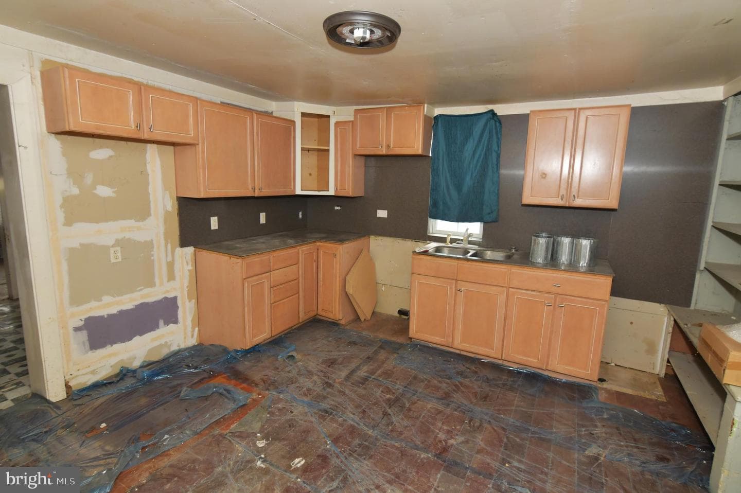 526 N High St photo 9