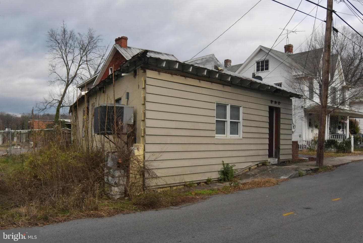122 Five Point Ave photo 2
