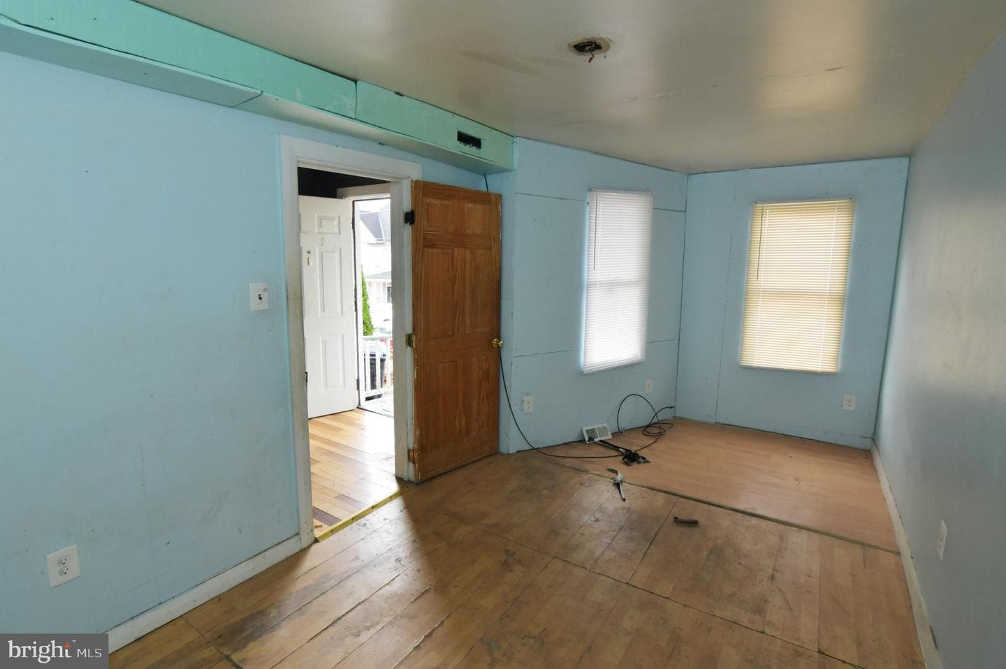 122 S High St photo 5