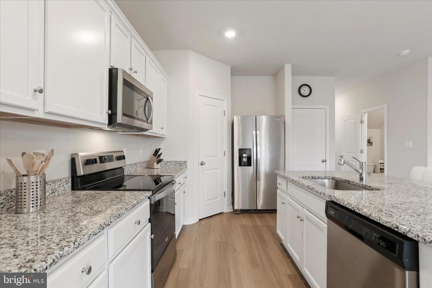 193 Hampstead Boulevard photo 10