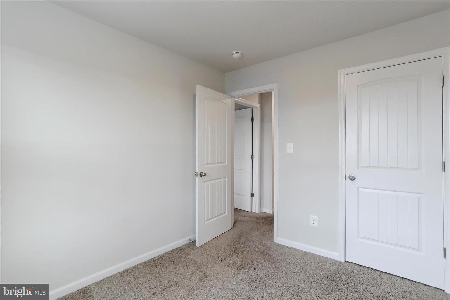 193 Hampstead Boulevard photo 25