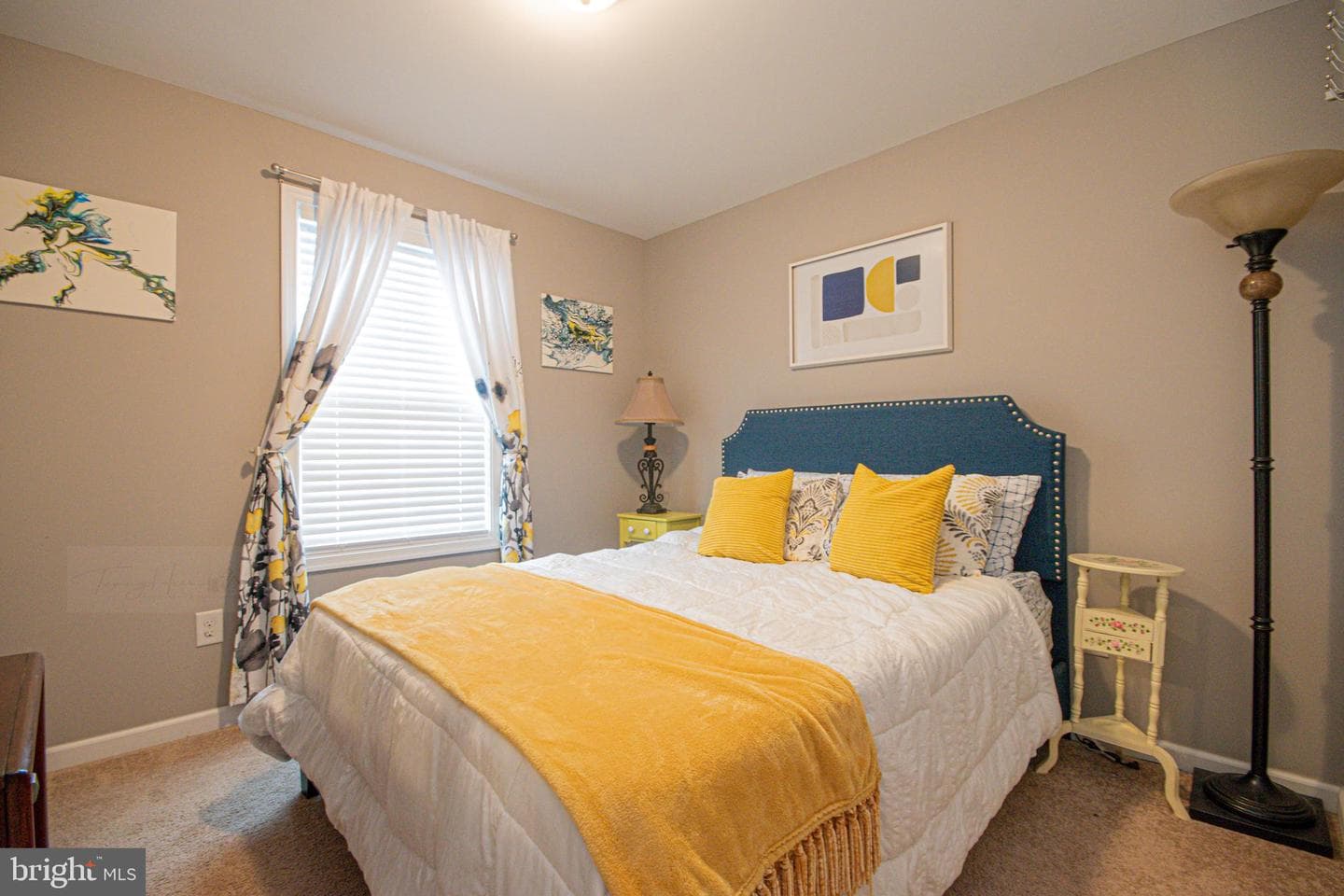 285 Wren Street N photo 36