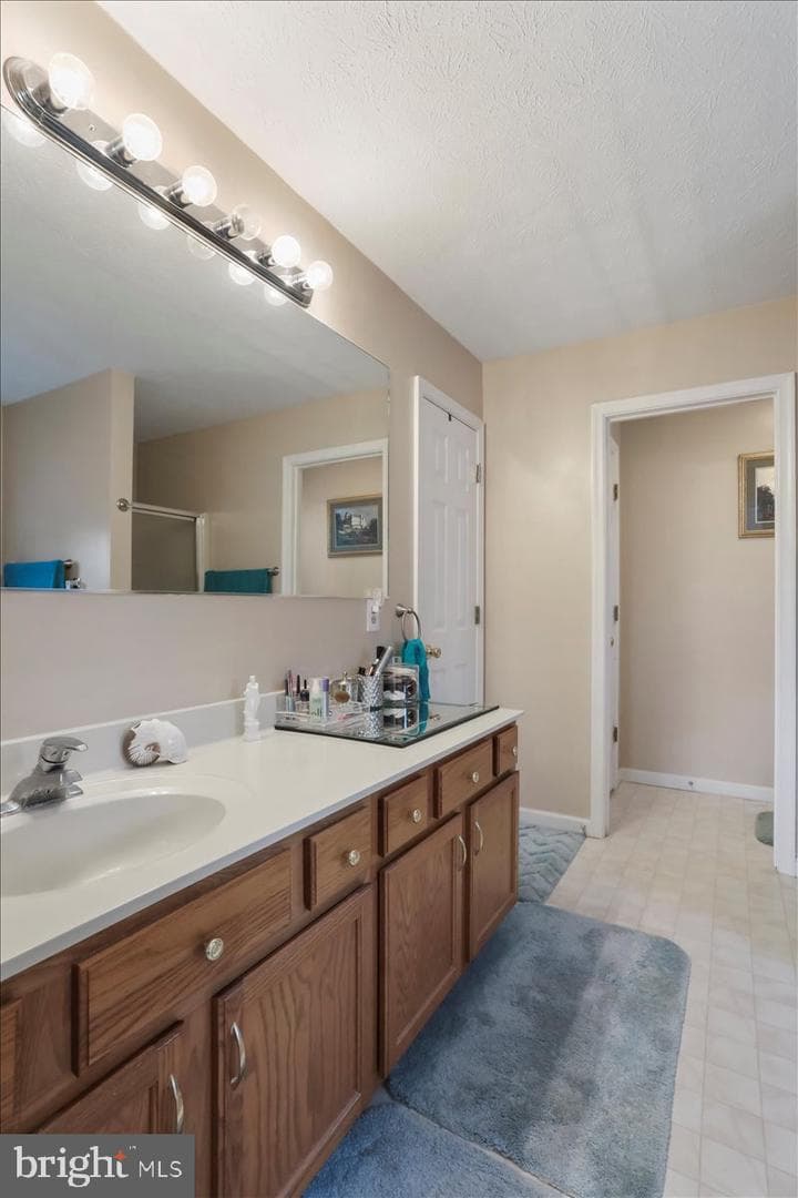 34 Standing Oak Court photo 20