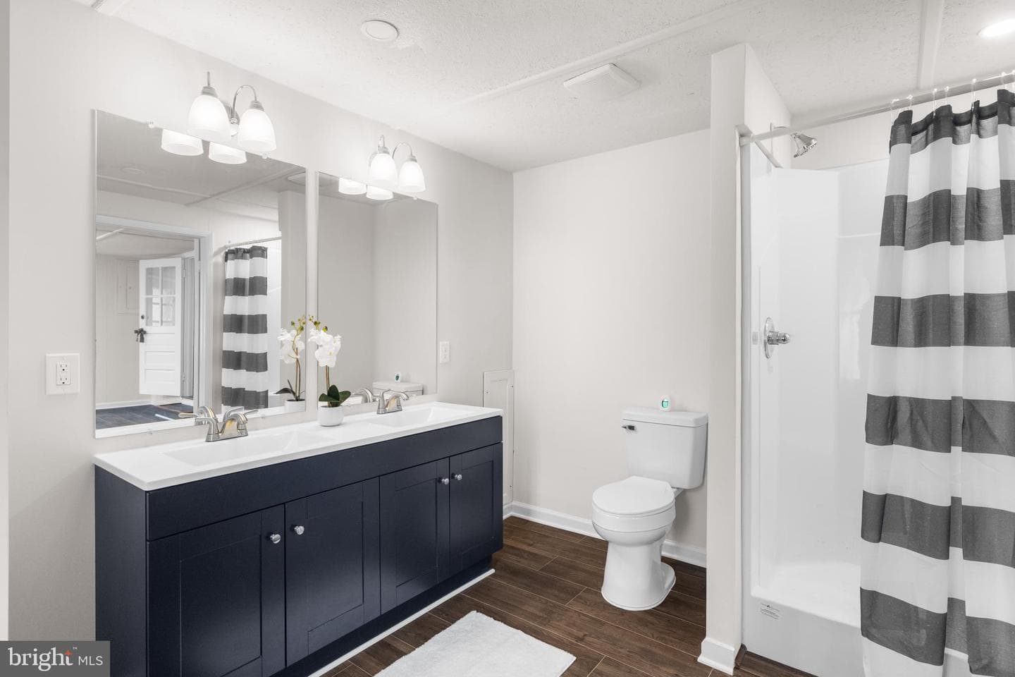 140 Capital Drive photo 15