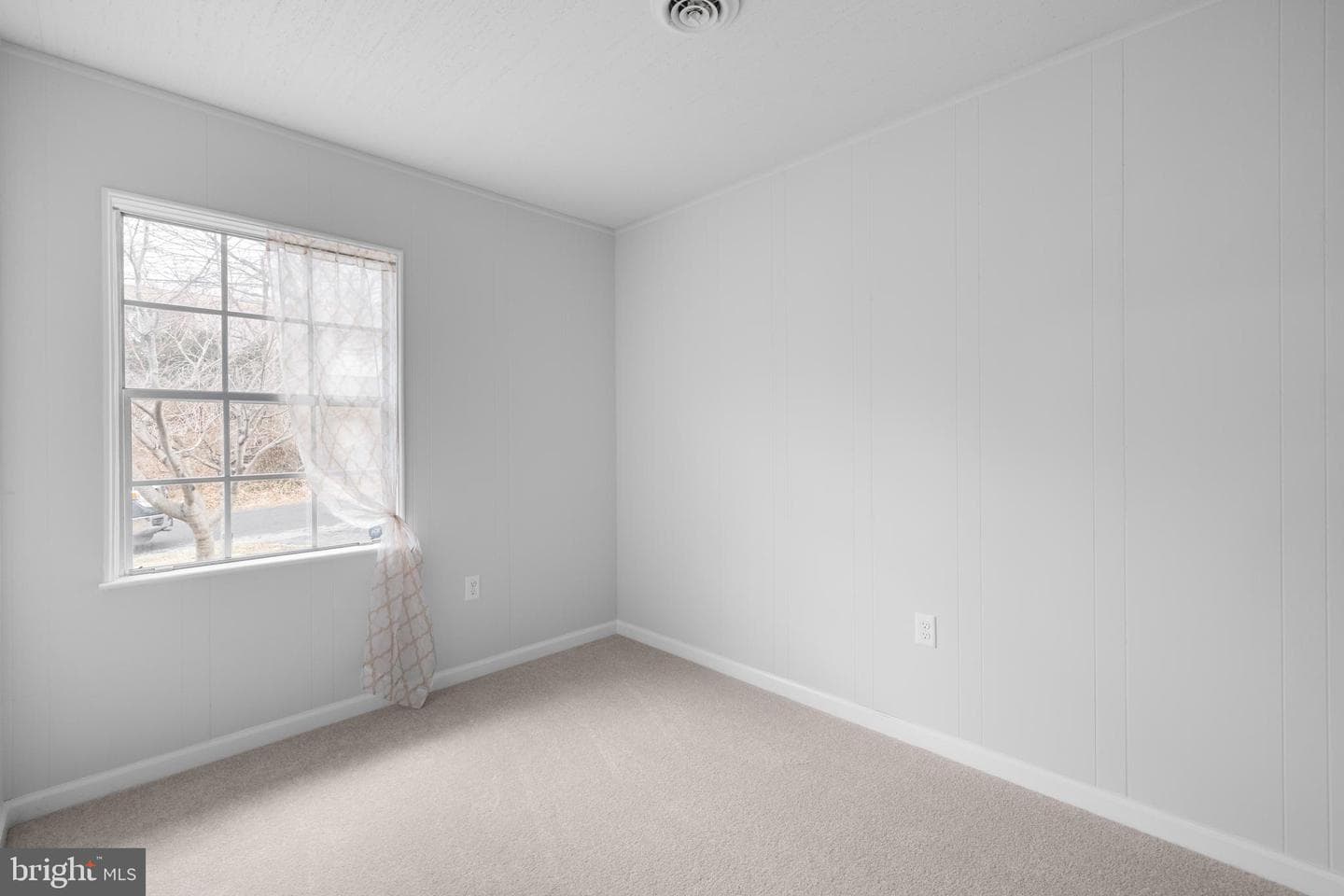 140 Capital Drive photo 19