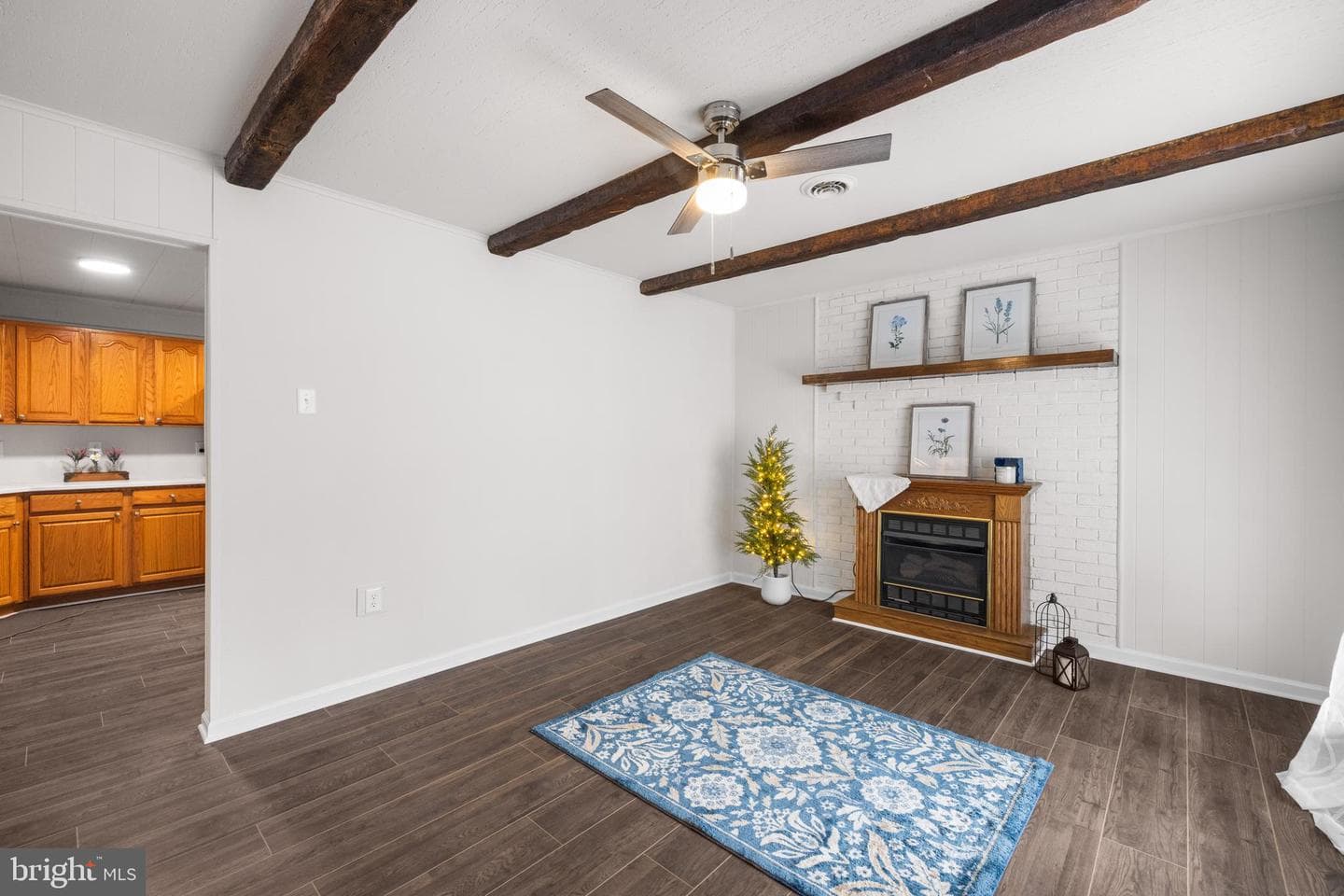 140 Capital Drive photo 5