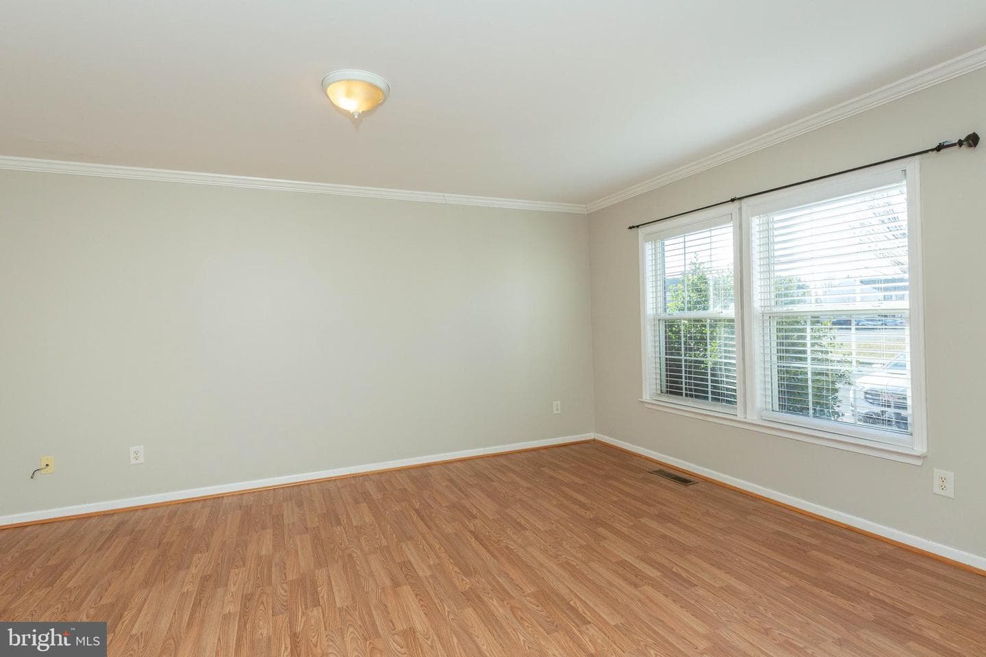 858 Marquette Drive photo 4