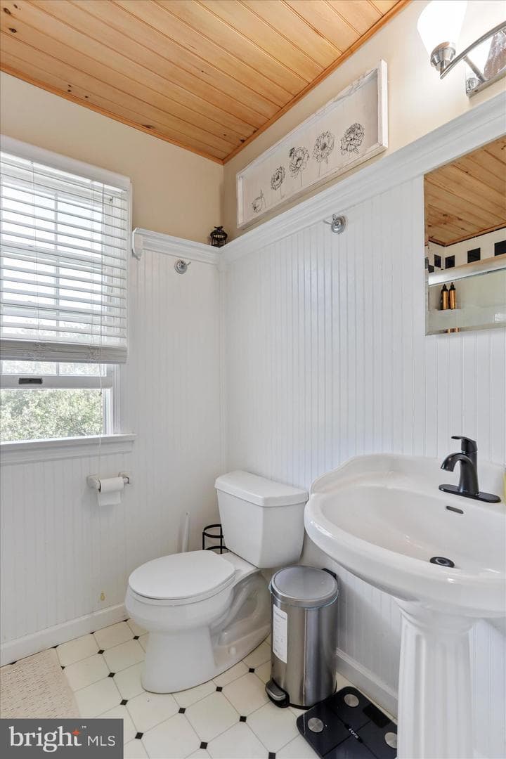 305 N Red Hill Road photo 33