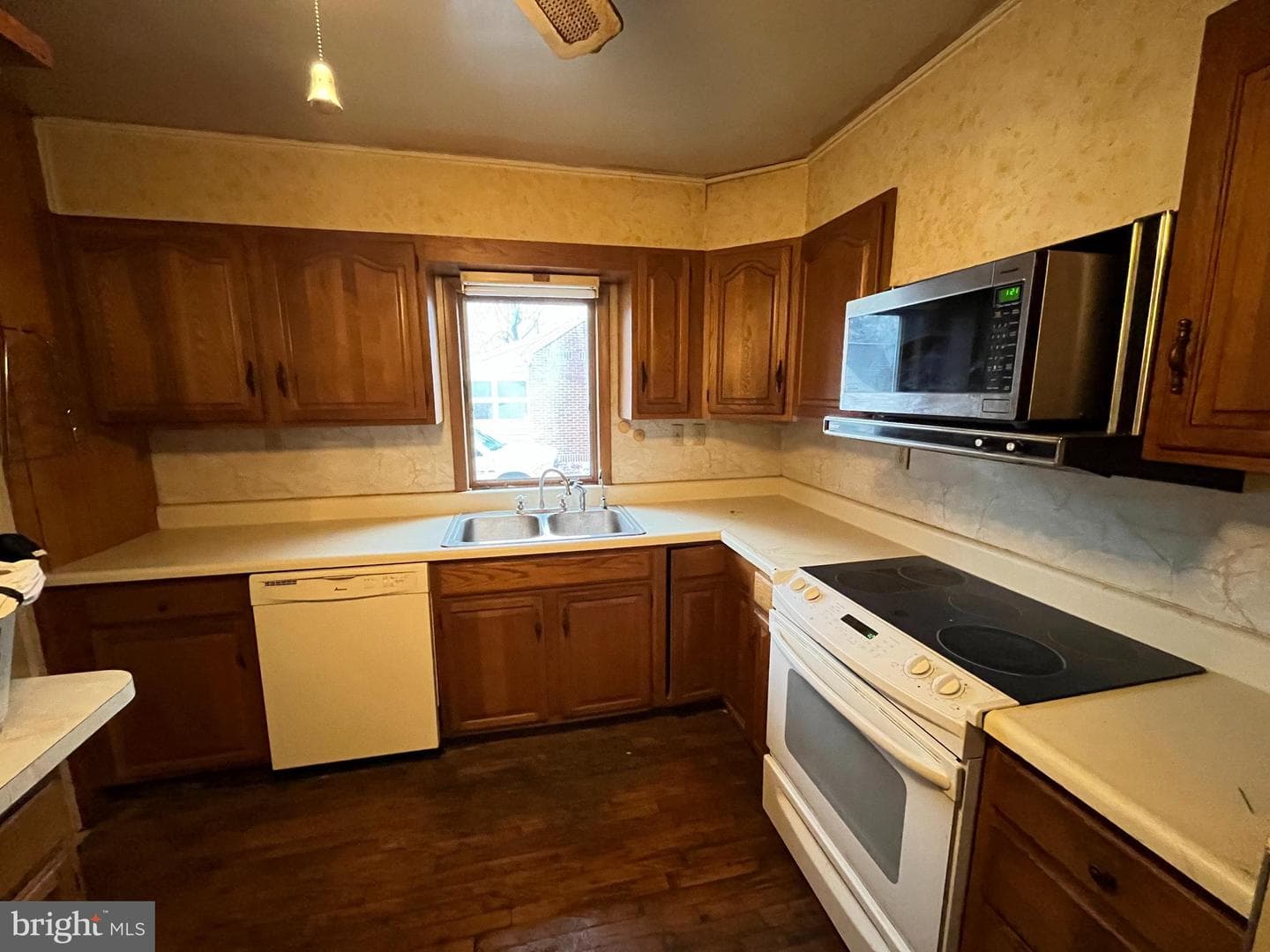 613 Albert Street photo 11