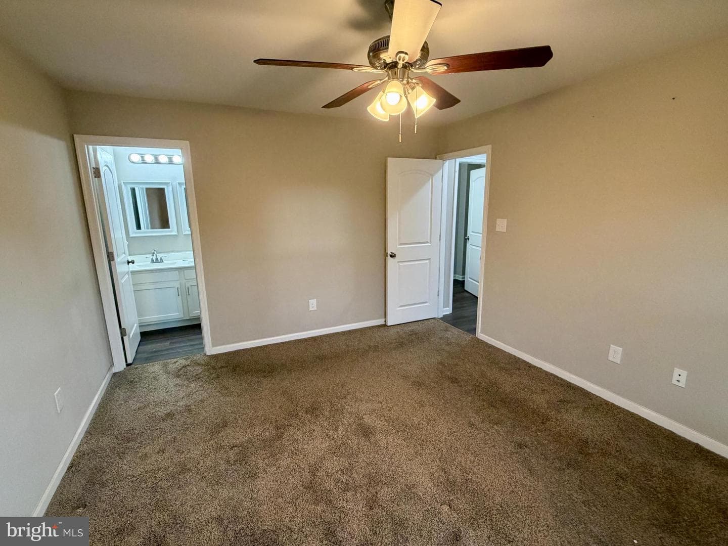 180 Sanibel Way photo 13