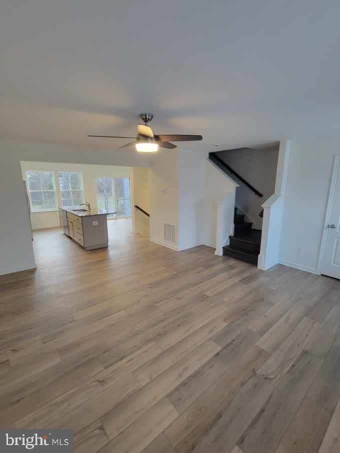 10 Colchester Court photo 2